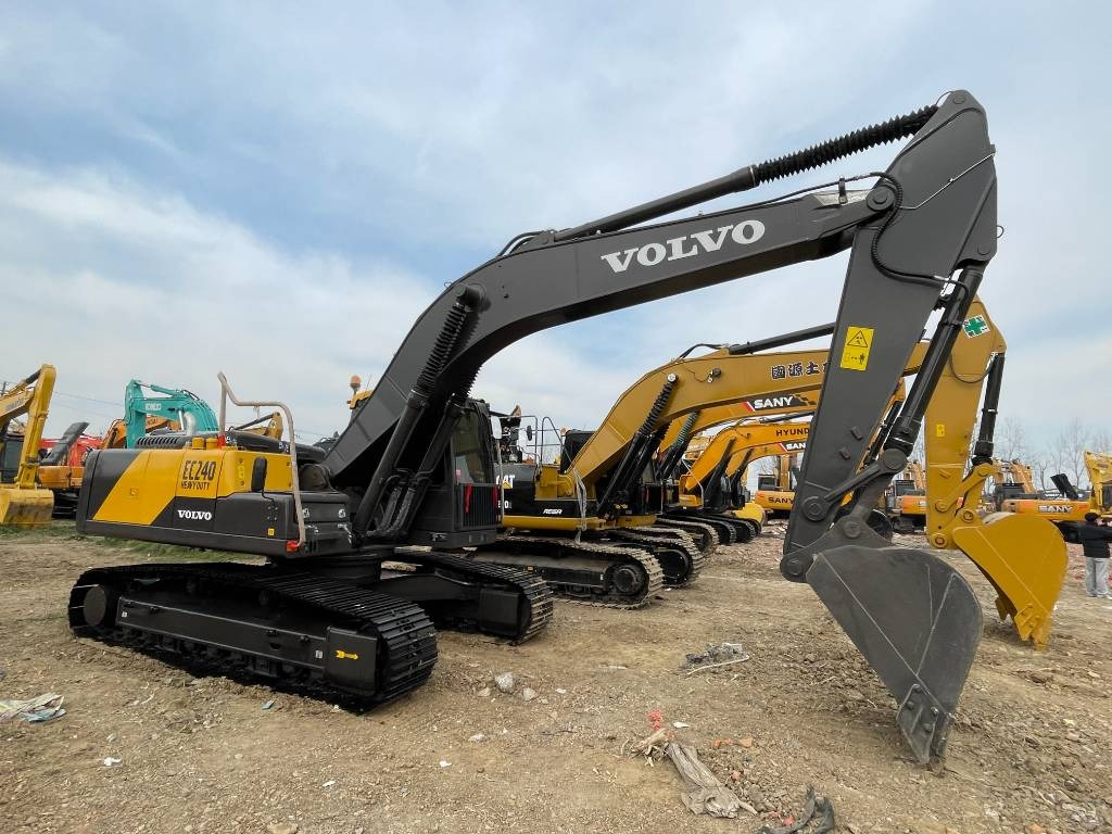Volvo EC 240 - Excavator pe şenile: Foto 1 Volvo EC 240 - Excavator pe şenile: Foto 1
