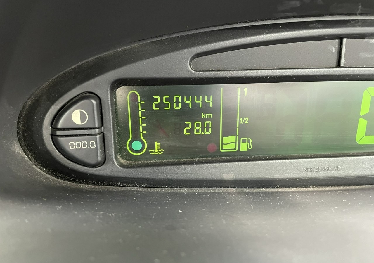 Automobil Citroen Xsara Picasso Citroen Xsara Picasso 1.6HDI-110KM Klima tempomat 2006: Foto 14 Automobil Citroen Xsara Picasso Citroen Xsara Picasso 1.6HDI-110KM Klima tempomat 2006: Foto 14