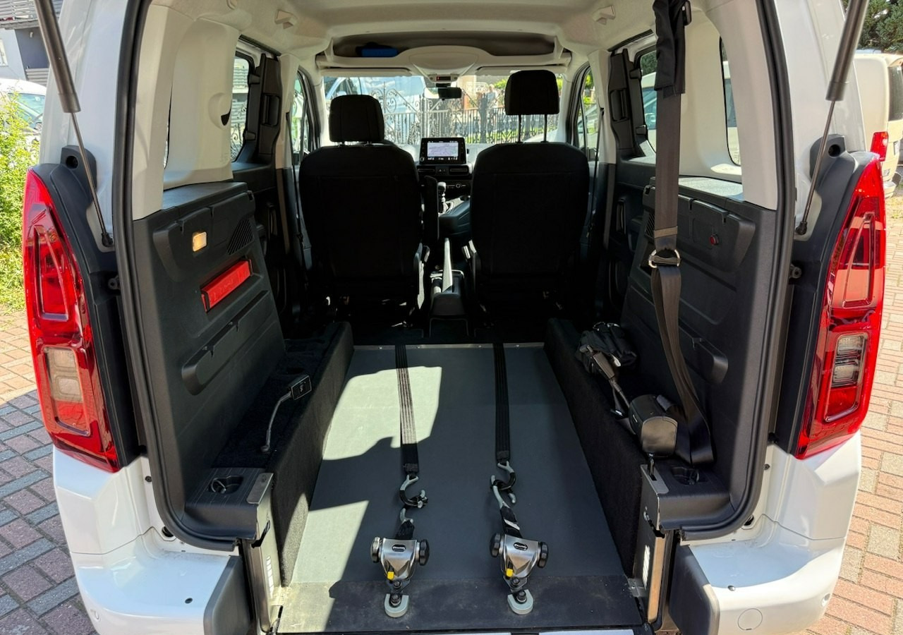 Opel Combo IV Opel Combo Life Niepełnosprawnych inwalida Rampa 32105 km Model 2022 - Automobil: Foto 4 Opel Combo IV Opel Combo Life Niepełnosprawnych inwalida Rampa 32105 km Model 2022 - Automobil: Foto 4