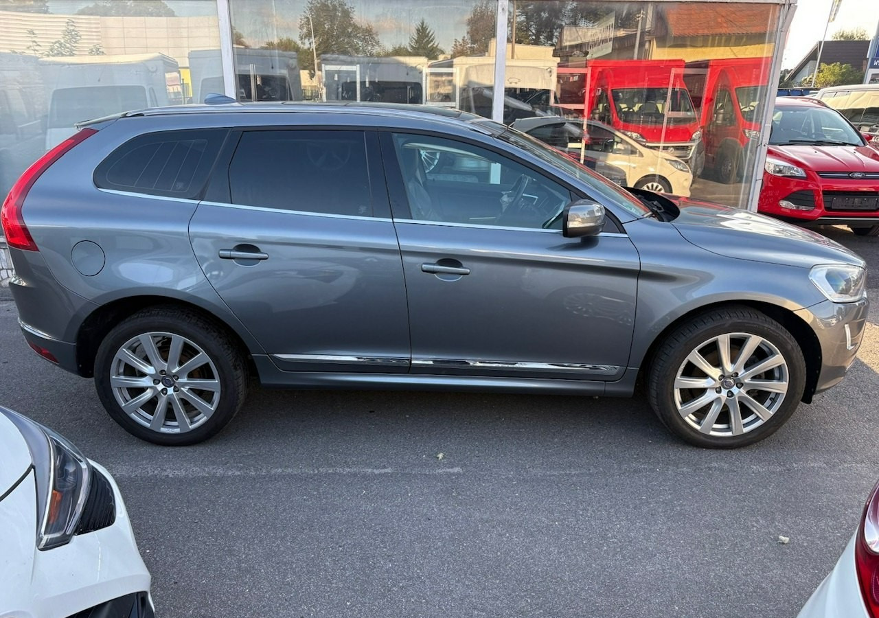 Volvo XC60 I Volvo XC 60 2,4 D4 AWD 190KM Summum Navi Panorama Skóry Kamera 2017 - SUV: Foto 2 Volvo XC60 I Volvo XC 60 2,4 D4 AWD 190KM Summum Navi Panorama Skóry Kamera 2017 - SUV: Foto 2