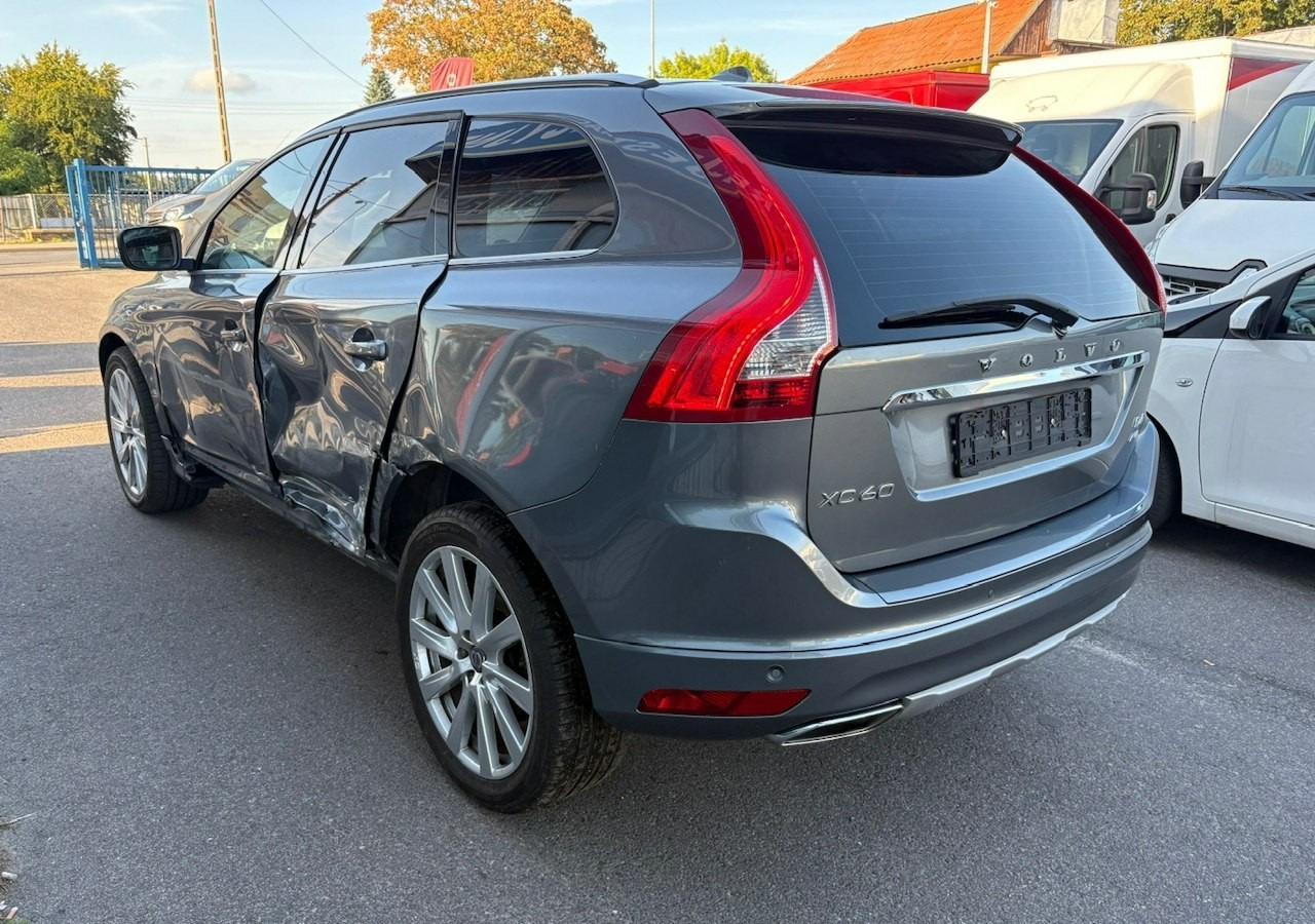 Volvo XC60 I Volvo XC 60 2,4 D4 AWD 190KM Summum Navi Panorama Skóry Kamera 2017 - SUV: Foto 5 Volvo XC60 I Volvo XC 60 2,4 D4 AWD 190KM Summum Navi Panorama Skóry Kamera 2017 - SUV: Foto 5