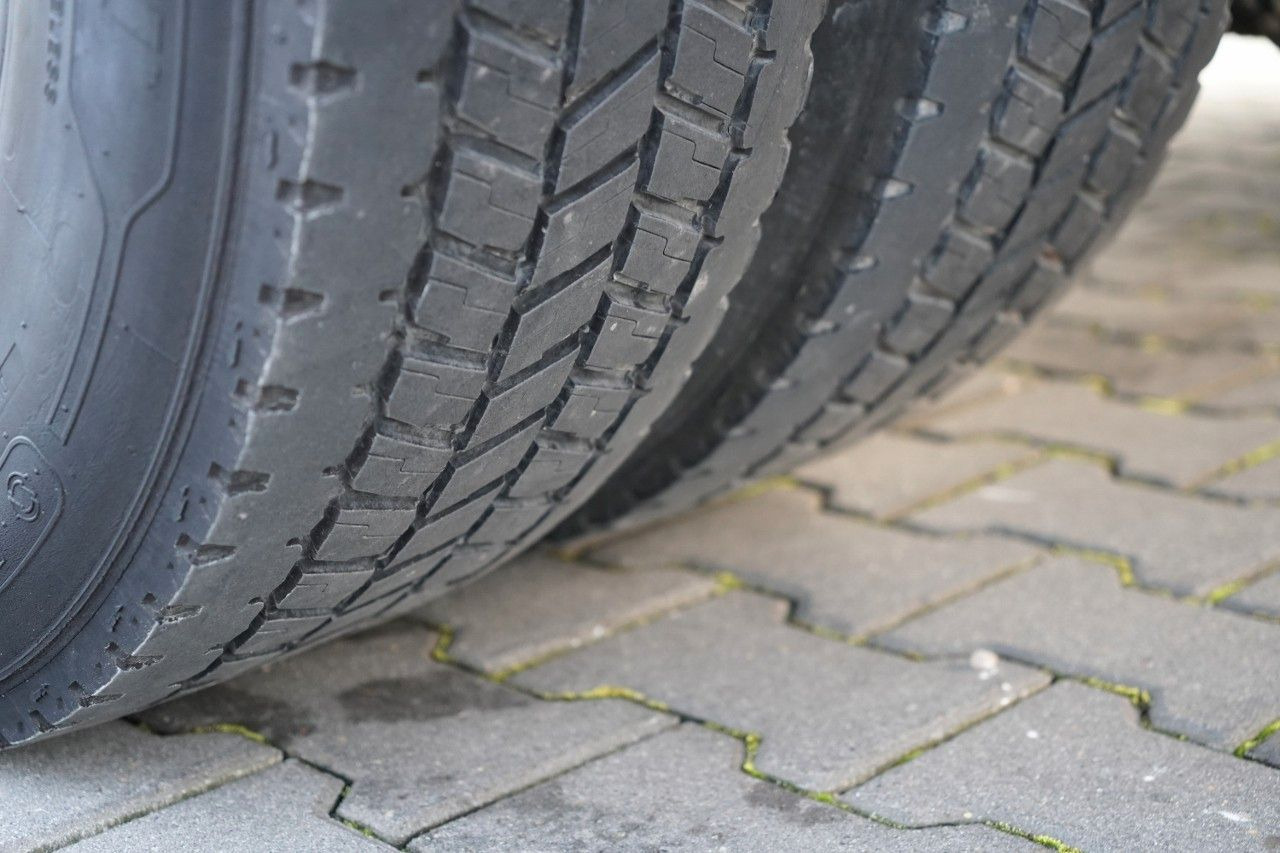 Camion furgon Renault D 210 / 4x2 / KONTENER / 8,6 M / MOCNA PODŁOGA /: Foto 19 Camion furgon Renault D 210 / 4x2 / KONTENER / 8,6 M / MOCNA PODŁOGA /: Foto 19