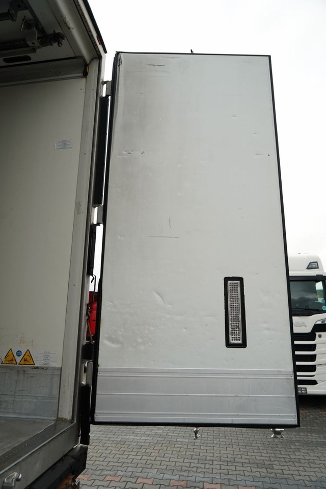 Semiremorcă frigider Schmitz Cargobull CHŁODNIA / THERMO KING SLX 300 / HAKÓWKA / HAKOW: Foto 9 Semiremorcă frigider Schmitz Cargobull CHŁODNIA / THERMO KING SLX 300 / HAKÓWKA / HAKOW: Foto 9