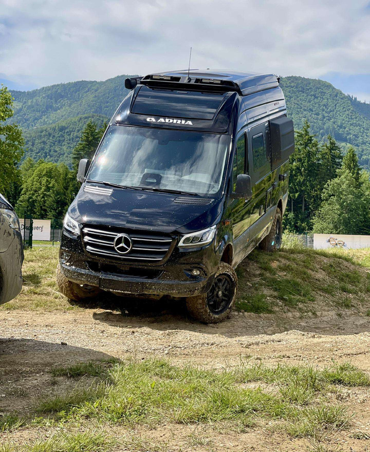 Adria Super Twin - Camper van: Foto 2 Adria Super Twin - Camper van: Foto 2