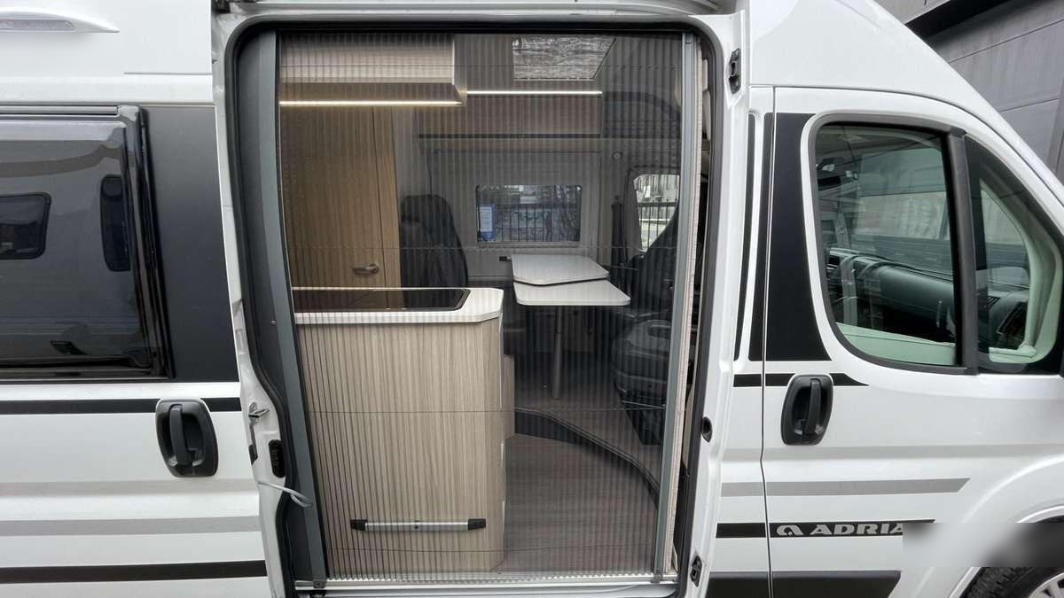 Adria Twin 600 SP Family - Camper van: Foto 2 Adria Twin 600 SP Family - Camper van: Foto 2