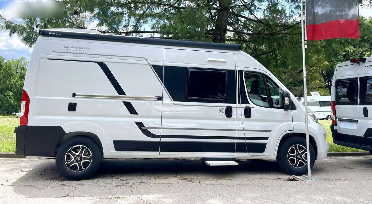 Adria Twin 600 SP Family - Camper van: Foto 1 Adria Twin 600 SP Family - Camper van: Foto 1