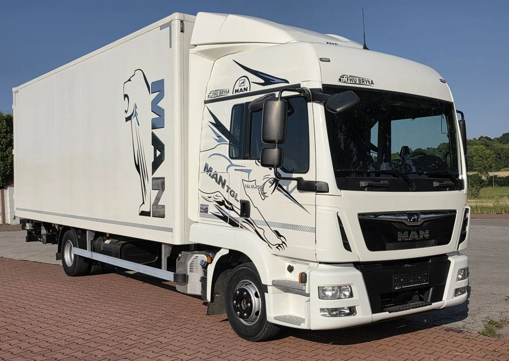MAN TGL 12.250 / KONTENER / IZOTERMA / WINDA / 2019R / EURO 6 / PEŁEN SERWIS / 6 TON ŁADOWNOŚĆ / SPROWADZONY / ZADBANY / JAK NOWY / KSIĄŻKA SERWISOWA / E6 / 17 PALET - Camion furgon: Foto 2 MAN TGL 12.250 / KONTENER / IZOTERMA / WINDA / 2019R / EURO 6 / PEŁEN SERWIS / 6 TON ŁADOWNOŚĆ / SPROWADZONY / ZADBANY / JAK NOWY / KSIĄŻKA SERWISOWA / E6 / 17 PALET - Camion furgon: Foto 2