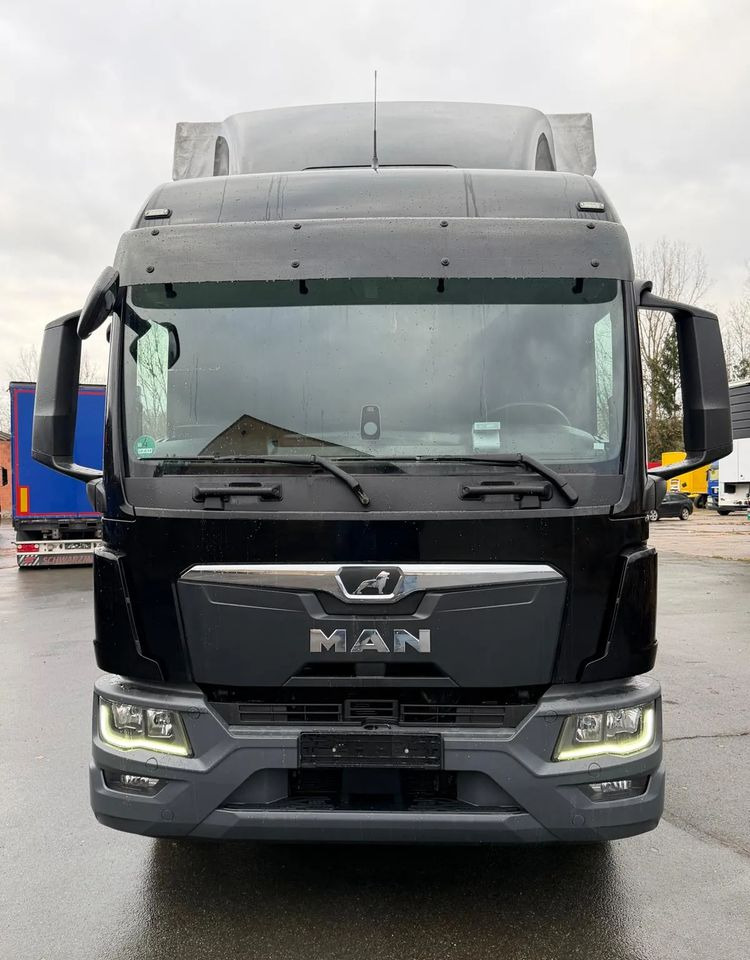 MAN TGM 15.290 / NOWY MODEL / E6 / 18PALET / 7720 ŁADOWNOŚĆ / SERWISOWANY / NOWY TACHOGRAF / NISKI PRZEBIEG / WINDA / FIRANKA / SPROWADZONY / 2022 / NISKI PRZEBIEG /PIERWSZY WŁAŚCICIEL/ - Camion cu prelată: Foto 3 MAN TGM 15.290 / NOWY MODEL / E6 / 18PALET / 7720 ŁADOWNOŚĆ / SERWISOWANY / NOWY TACHOGRAF / NISKI PRZEBIEG / WINDA / FIRANKA / SPROWADZONY / 2022 / NISKI PRZEBIEG /PIERWSZY WŁAŚCICIEL/ - Camion cu prelată: Foto 3