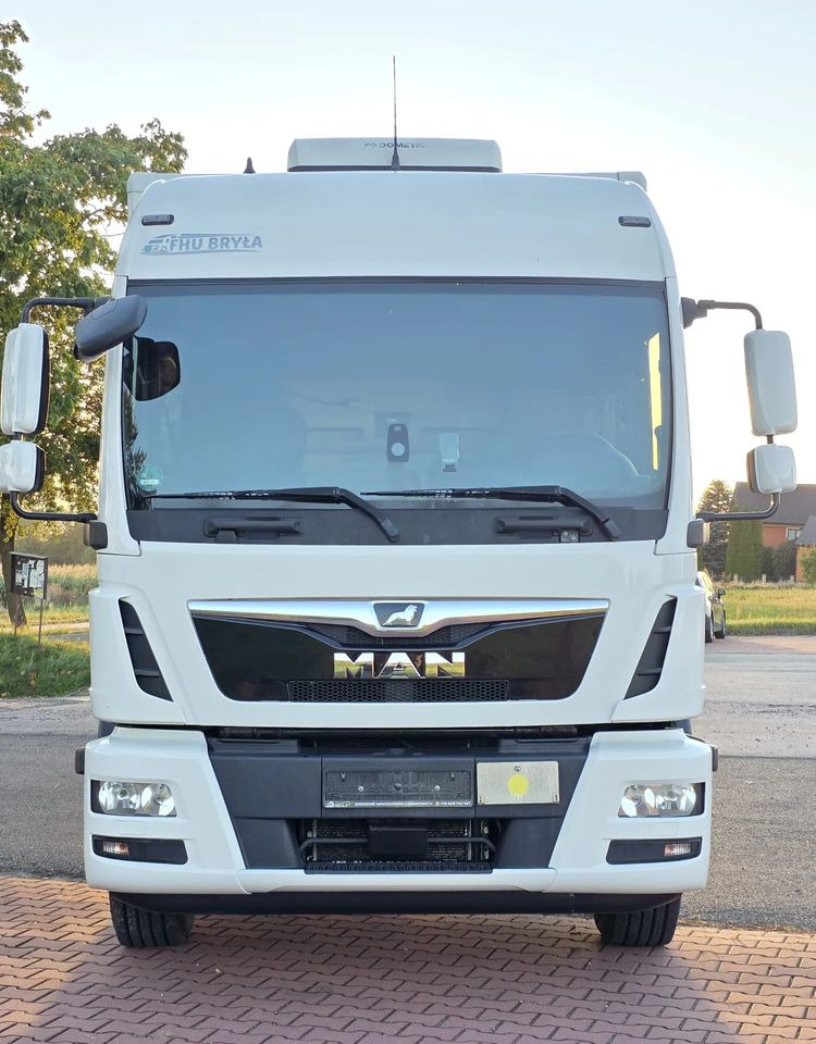 MAN TGM 15.290 / TGL / KONTENER / IZOTERMA / WINDA / KLIMA POSTOJOWA / 2019R / EURO 6 / PEŁEN SERWIS / 8200KG ŁADOWNOŚĆ / SPROWADZONY / ZADBANY / JAK NOWY / KSIĄŻKA SERWISOWA / E6 / 18 PALET - Camion furgon: Foto 3 MAN TGM 15.290 / TGL / KONTENER / IZOTERMA / WINDA / KLIMA POSTOJOWA / 2019R / EURO 6 / PEŁEN SERWIS / 8200KG ŁADOWNOŚĆ / SPROWADZONY / ZADBANY / JAK NOWY / KSIĄŻKA SERWISOWA / E6 / 18 PALET - Camion furgon: Foto 3