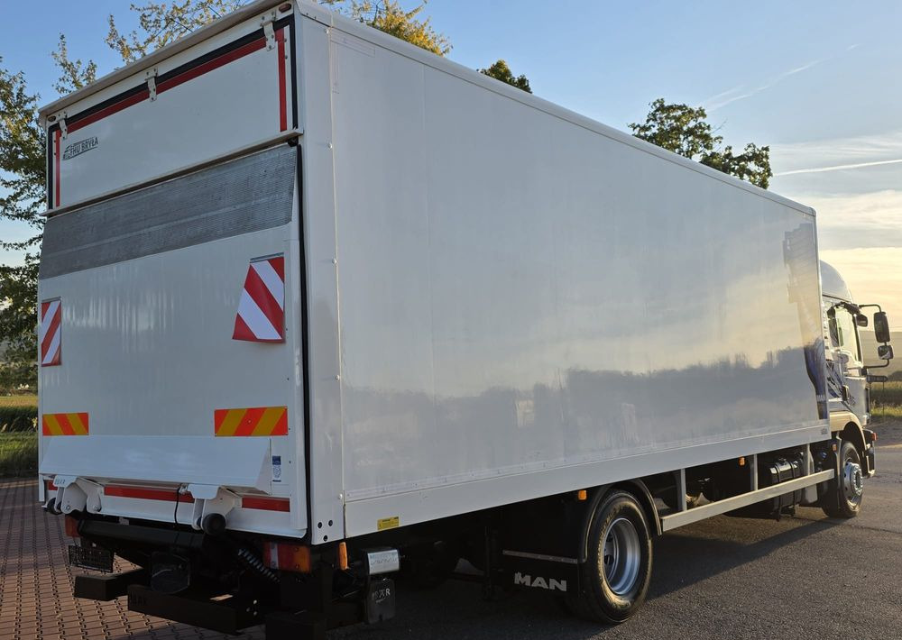 MAN TGM 15.290 / TGL / KONTENER / IZOTERMA / WINDA / KLIMA POSTOJOWA / 2019R / EURO 6 / PEŁEN SERWIS / 8200KG ŁADOWNOŚĆ / SPROWADZONY / ZADBANY / JAK NOWY / KSIĄŻKA SERWISOWA / E6 / 18 PALET - Camion furgon: Foto 5 MAN TGM 15.290 / TGL / KONTENER / IZOTERMA / WINDA / KLIMA POSTOJOWA / 2019R / EURO 6 / PEŁEN SERWIS / 8200KG ŁADOWNOŚĆ / SPROWADZONY / ZADBANY / JAK NOWY / KSIĄŻKA SERWISOWA / E6 / 18 PALET - Camion furgon: Foto 5