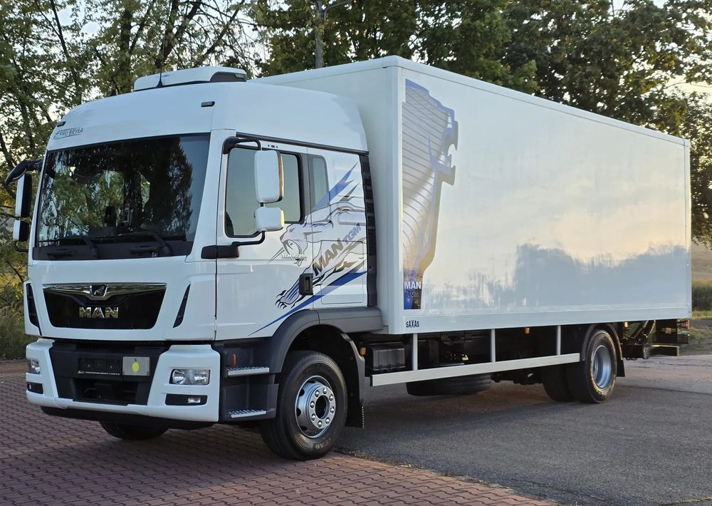 MAN TGM 15.290 / TGL / KONTENER / IZOTERMA / WINDA / KLIMA POSTOJOWA / 2019R / EURO 6 / PEŁEN SERWIS / 8200KG ŁADOWNOŚĆ / SPROWADZONY / ZADBANY / JAK NOWY / KSIĄŻKA SERWISOWA / E6 / 18 PALET - Camion furgon: Foto 2 MAN TGM 15.290 / TGL / KONTENER / IZOTERMA / WINDA / KLIMA POSTOJOWA / 2019R / EURO 6 / PEŁEN SERWIS / 8200KG ŁADOWNOŚĆ / SPROWADZONY / ZADBANY / JAK NOWY / KSIĄŻKA SERWISOWA / E6 / 18 PALET - Camion furgon: Foto 2