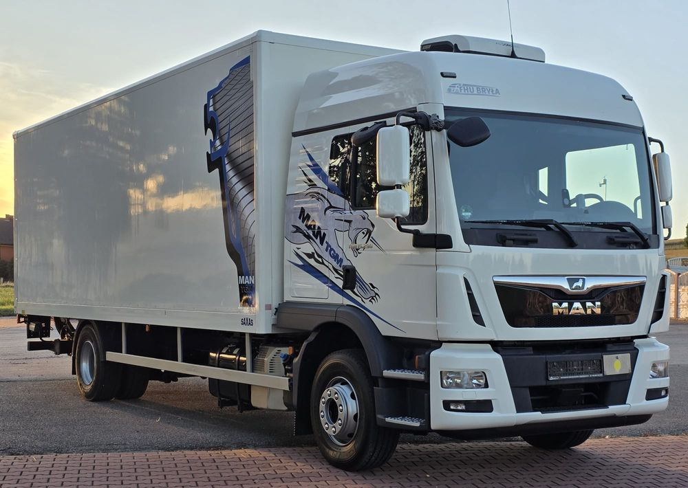 MAN TGM 15.290 / TGL / KONTENER / IZOTERMA / WINDA / KLIMA POSTOJOWA / 2019R / EURO 6 / PEŁEN SERWIS / 8200KG ŁADOWNOŚĆ / SPROWADZONY / ZADBANY / JAK NOWY / KSIĄŻKA SERWISOWA / E6 / 18 PALET - Camion furgon: Foto 3 MAN TGM 15.290 / TGL / KONTENER / IZOTERMA / WINDA / KLIMA POSTOJOWA / 2019R / EURO 6 / PEŁEN SERWIS / 8200KG ŁADOWNOŚĆ / SPROWADZONY / ZADBANY / JAK NOWY / KSIĄŻKA SERWISOWA / E6 / 18 PALET - Camion furgon: Foto 3