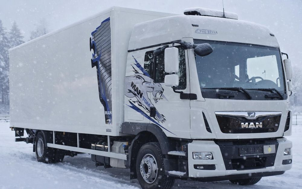 MAN TGM 15.290 / TGL / KONTENER / IZOTERMA / WINDA / KLIMA POSTOJOWA / 2019R / EURO 6 / PEŁEN SERWIS / 8200KG ŁADOWNOŚĆ / SPROWADZONY / ZADBANY / JAK NOWY / KSIĄŻKA SERWISOWA / E6 / 18 PALET - Camion furgon: Foto 1 MAN TGM 15.290 / TGL / KONTENER / IZOTERMA / WINDA / KLIMA POSTOJOWA / 2019R / EURO 6 / PEŁEN SERWIS / 8200KG ŁADOWNOŚĆ / SPROWADZONY / ZADBANY / JAK NOWY / KSIĄŻKA SERWISOWA / E6 / 18 PALET - Camion furgon: Foto 1