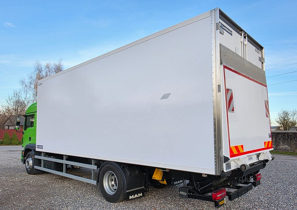 MAN TGM 18.320 / 18.290 / 15.290 / IZOTERMA / WINDA / 19PALET / E6 / 08.2018 / LIFT / SPROWADZONY / AUTOMAT / SYPIALKA / PIERWSZY WŁAŚCICIEL / BOCZNE DRZWI / STAN BARDZO DOBRY - Camion frigider: Foto 5 MAN TGM 18.320 / 18.290 / 15.290 / IZOTERMA / WINDA / 19PALET / E6 / 08.2018 / LIFT / SPROWADZONY / AUTOMAT / SYPIALKA / PIERWSZY WŁAŚCICIEL / BOCZNE DRZWI / STAN BARDZO DOBRY - Camion frigider: Foto 5