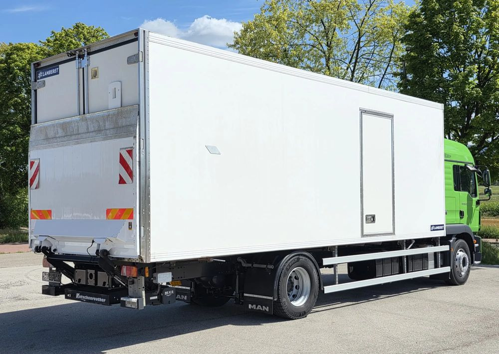 MAN TGM 18.340 / 18.290 / 15.290 / IZOTERMA / WINDA / 19PALET /E6 / SPROWADZONY / AUTOMAT / SYPIALKA / PIERWSZY WŁAŚCICIEL / BOCZNE DRZWI / STAN BARDZO DOBRY - Camion frigider: Foto 4 MAN TGM 18.340 / 18.290 / 15.290 / IZOTERMA / WINDA / 19PALET /E6 / SPROWADZONY / AUTOMAT / SYPIALKA / PIERWSZY WŁAŚCICIEL / BOCZNE DRZWI / STAN BARDZO DOBRY - Camion frigider: Foto 4