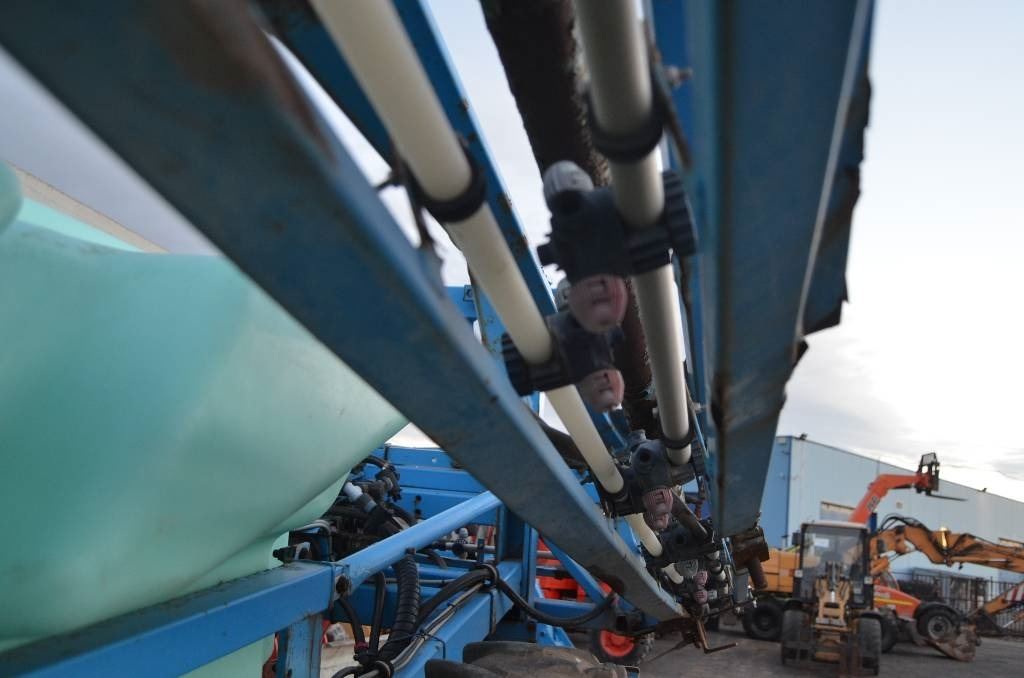 Berthoud Racer 25 - Maşină de erbicidat tractata: Foto 5 Berthoud Racer 25 - Maşină de erbicidat tractata: Foto 5