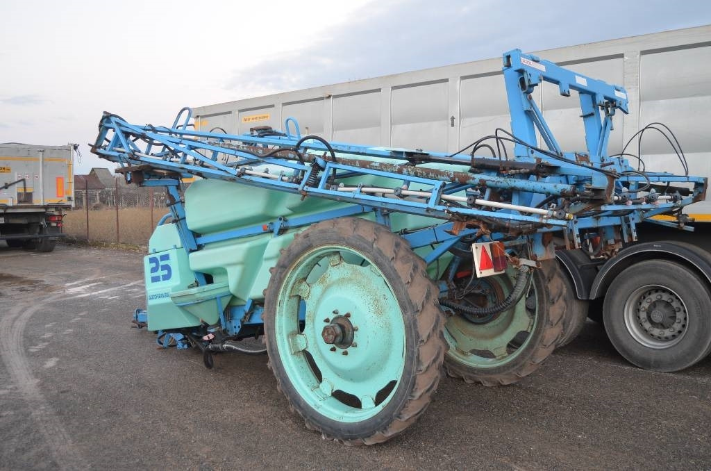 Berthoud Racer 25 - Maşină de erbicidat tractata: Foto 3 Berthoud Racer 25 - Maşină de erbicidat tractata: Foto 3