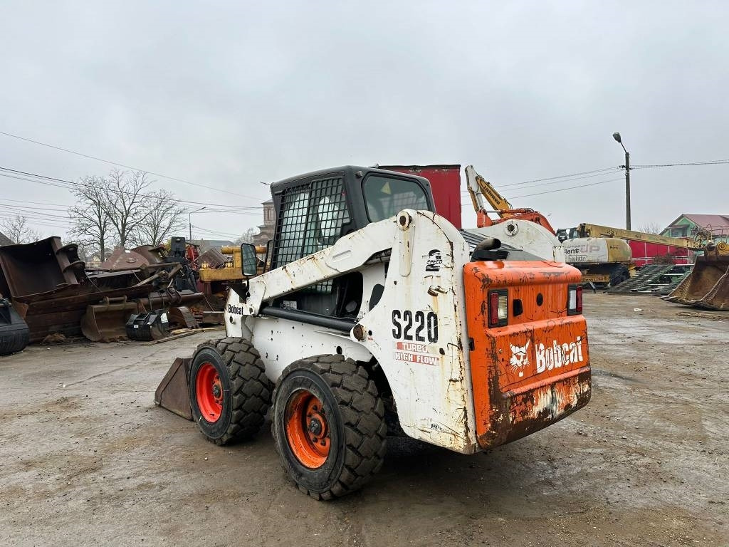 Bobcat S 220 - Mini încărcător: Foto 5 Bobcat S 220 - Mini încărcător: Foto 5