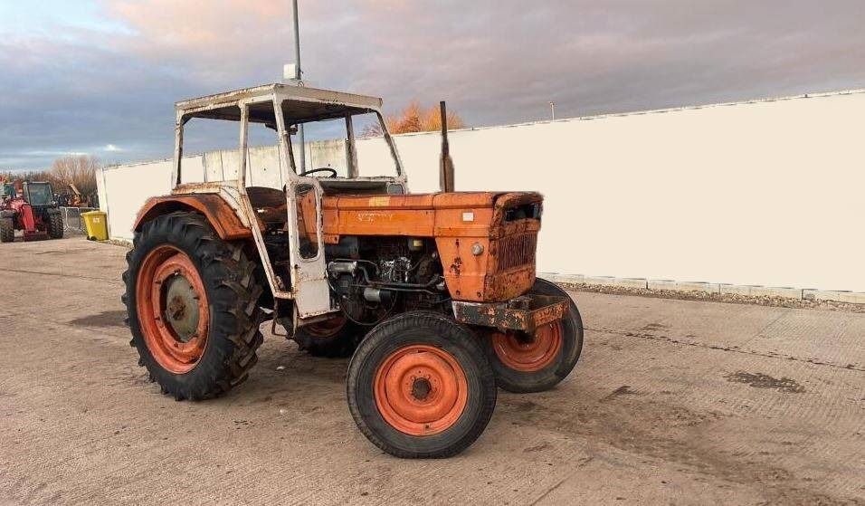 Fiat 670 - Tractor agricol: Foto 1 Fiat 670 - Tractor agricol: Foto 1