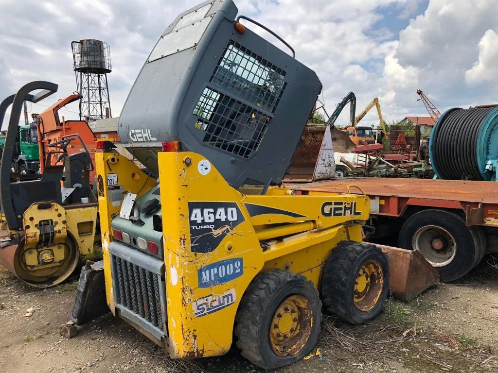 Gehl 4640 FOR PARTS - Mini încărcător: Foto 1 Gehl 4640 FOR PARTS - Mini încărcător: Foto 1