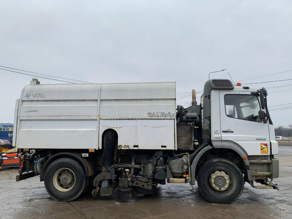 Mercedes-Benz Axor 1829 - Măturătoare stradală: Foto 3 Mercedes-Benz Axor 1829 - Măturătoare stradală: Foto 3