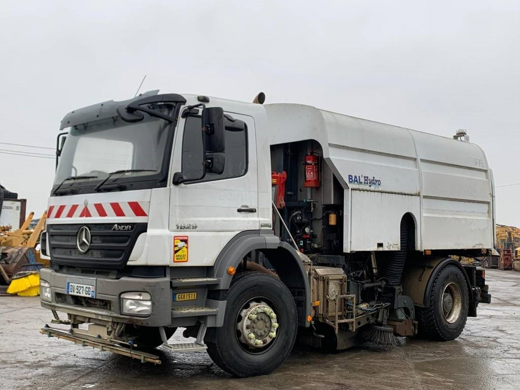Mercedes-Benz Axor 1829 - Măturătoare stradală: Foto 1 Mercedes-Benz Axor 1829 - Măturătoare stradală: Foto 1