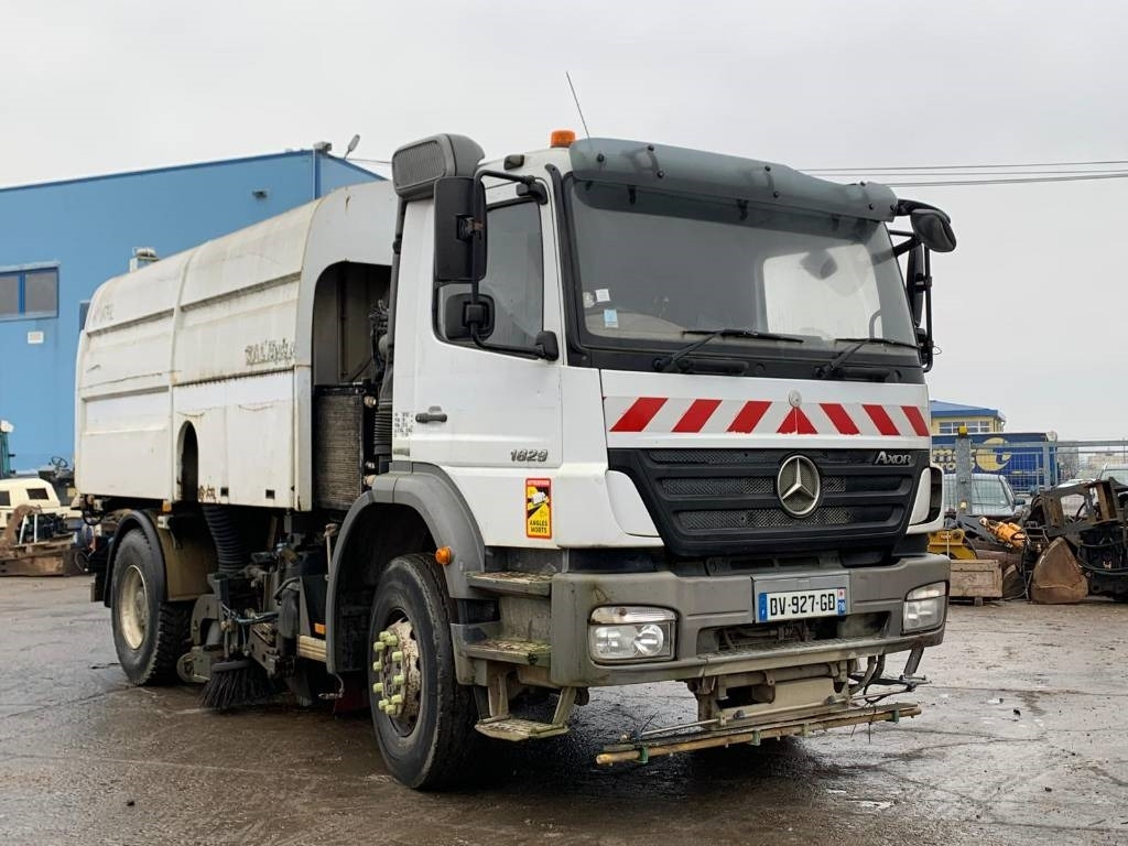 Mercedes-Benz Axor 1829 - Măturătoare stradală: Foto 2 Mercedes-Benz Axor 1829 - Măturătoare stradală: Foto 2