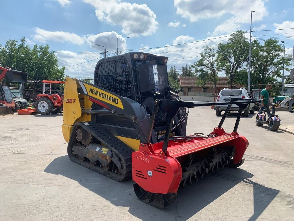 New Holland C327 - Mini încărcător: Foto 4 New Holland C327 - Mini încărcător: Foto 4