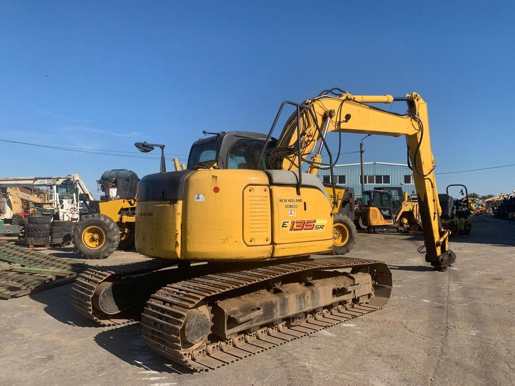 New Holland E 135 SR - Excavator pe şenile: Foto 3 New Holland E 135 SR - Excavator pe şenile: Foto 3