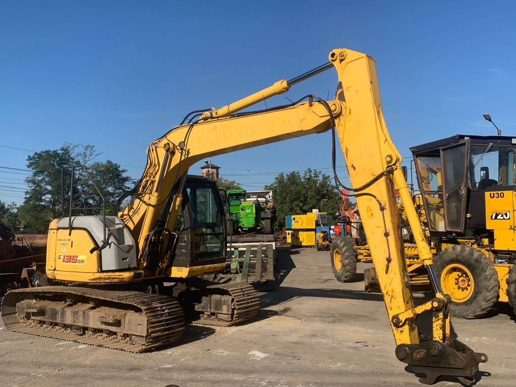 New Holland E 135 SR - Excavator pe şenile: Foto 1 New Holland E 135 SR - Excavator pe şenile: Foto 1