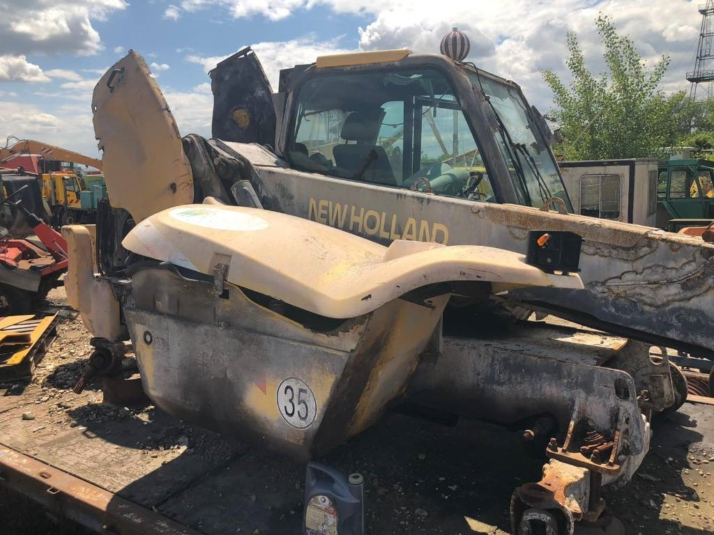 New Holland LM 430 FOR PARTS - Stivuitor telescopic: Foto 2 New Holland LM 430 FOR PARTS - Stivuitor telescopic: Foto 2