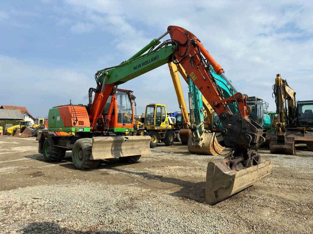 New Holland MH Plus - Excavator pe roţi: Foto 3 New Holland MH Plus - Excavator pe roţi: Foto 3