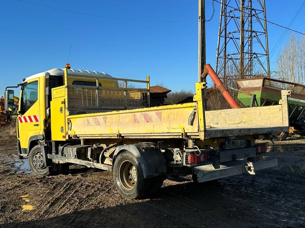 Nissan NT500 - Camion basculantă: Foto 4 Nissan NT500 - Camion basculantă: Foto 4