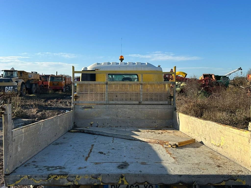 Nissan NT500 - Camion basculantă: Foto 5 Nissan NT500 - Camion basculantă: Foto 5