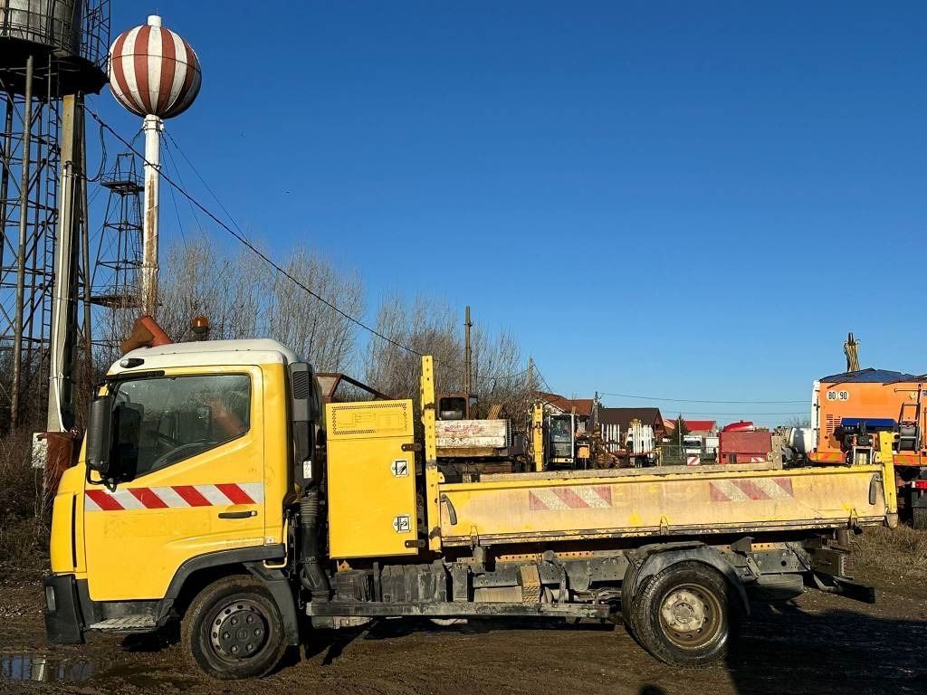 Nissan NT500 - Camion basculantă: Foto 3 Nissan NT500 - Camion basculantă: Foto 3
