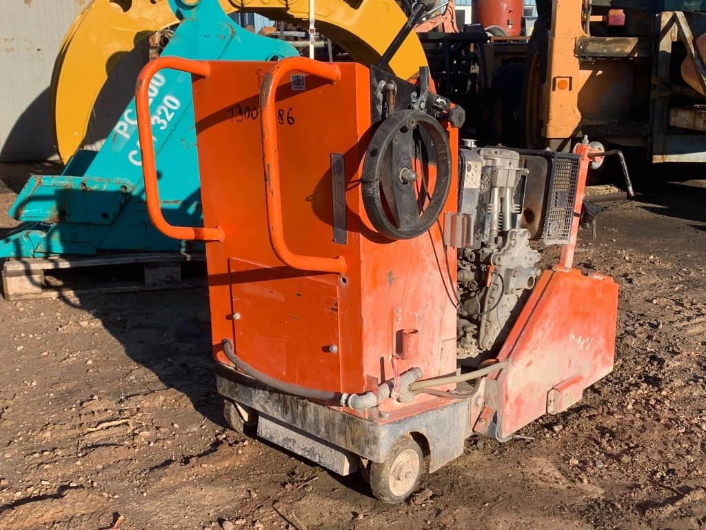 Norton Clipper CSB1 - Maşină de asfaltat: Foto 3 Norton Clipper CSB1 - Maşină de asfaltat: Foto 3