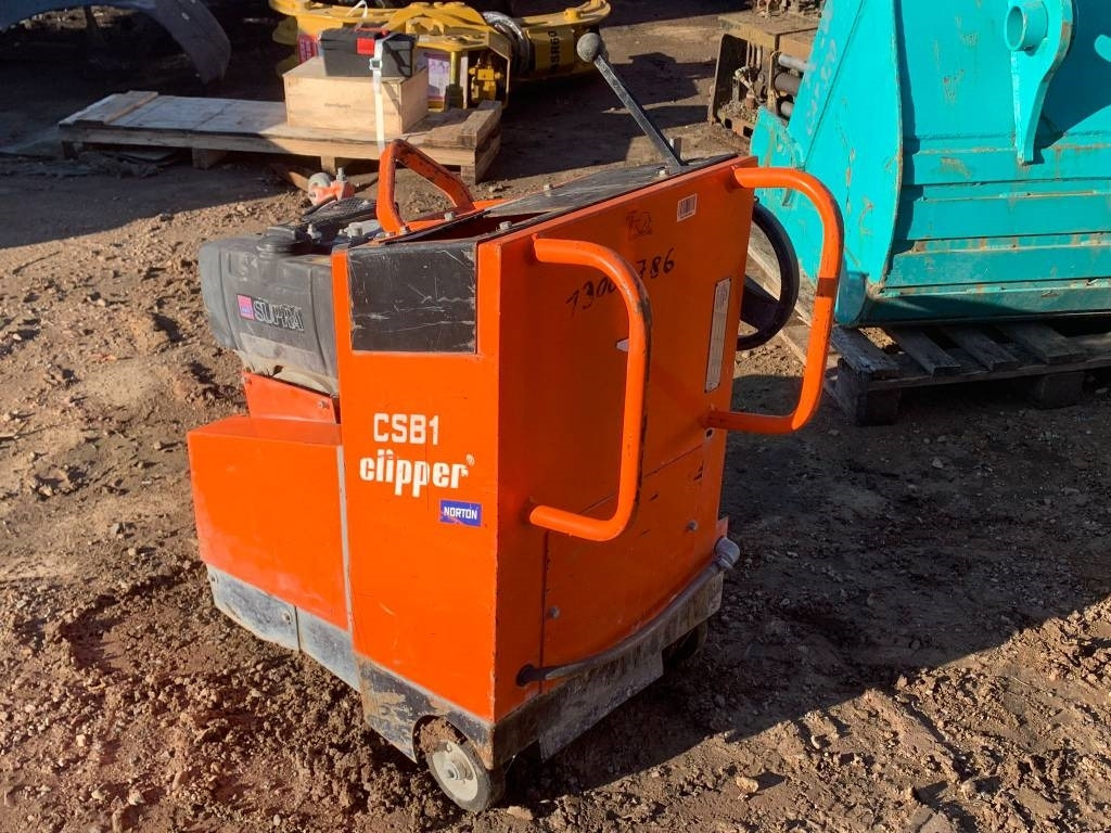 Norton Clipper CSB1 - Maşină de asfaltat: Foto 5 Norton Clipper CSB1 - Maşină de asfaltat: Foto 5