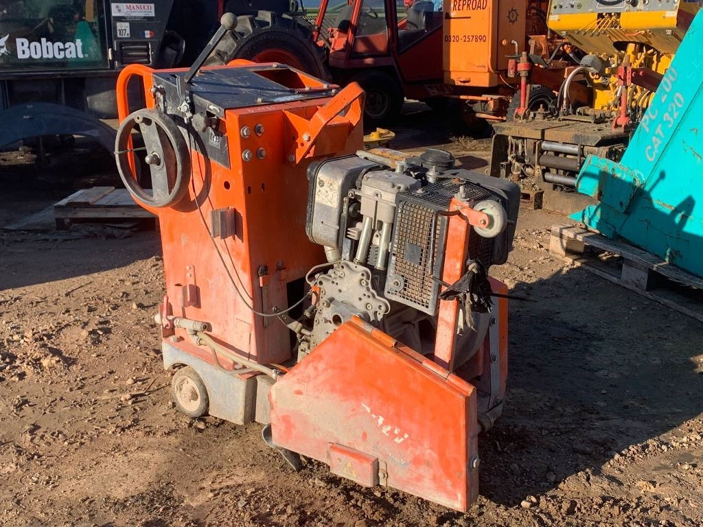 Norton Clipper CSB1 - Maşină de asfaltat: Foto 2 Norton Clipper CSB1 - Maşină de asfaltat: Foto 2