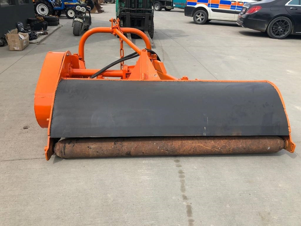 Perfect 180 - Tocător resturi vegetale/ Mulcer: Foto 1 Perfect 180 - Tocător resturi vegetale/ Mulcer: Foto 1