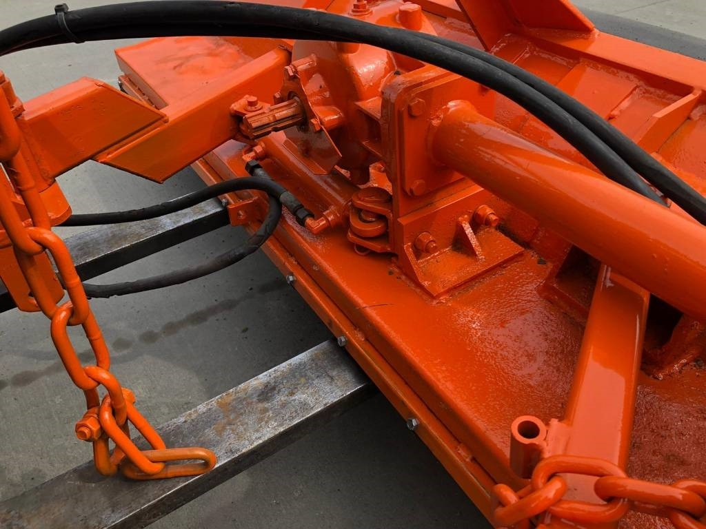 Perfect 180 - Tocător resturi vegetale/ Mulcer: Foto 2 Perfect 180 - Tocător resturi vegetale/ Mulcer: Foto 2