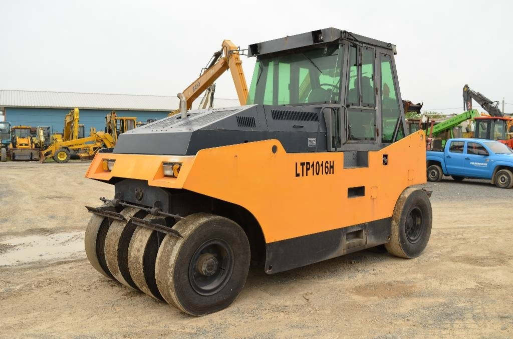 Sinoway LTP1016H - Compactor cu pneuri: Foto 1 Sinoway LTP1016H - Compactor cu pneuri: Foto 1