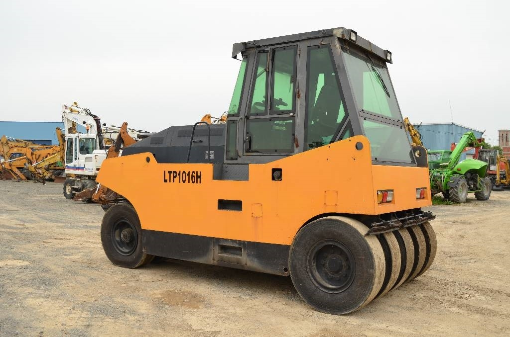 Sinoway LTP1016H - Compactor cu pneuri: Foto 2 Sinoway LTP1016H - Compactor cu pneuri: Foto 2