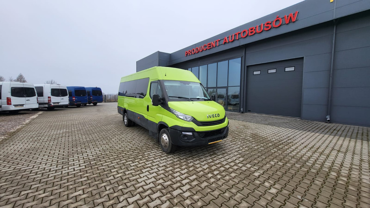Iveco Daily 24 places + 4 standing - Microbuz, Transport persoane: Foto 1 Iveco Daily 24 places + 4 standing - Microbuz, Transport persoane: Foto 1