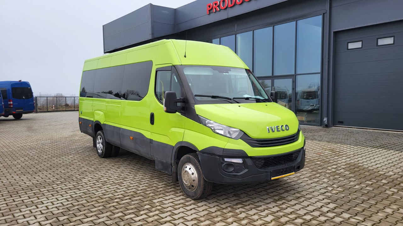 Iveco Daily 24 places + 4 standing - Microbuz, Transport persoane: Foto 2 Iveco Daily 24 places + 4 standing - Microbuz, Transport persoane: Foto 2