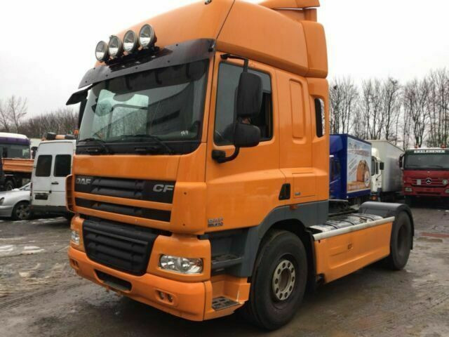 DAF CF85-410 G.Haus 2xBett ZF/Schalter 2-Kreishydr - Cap tractor: Foto 1 DAF CF85-410 G.Haus 2xBett ZF/Schalter 2-Kreishydr - Cap tractor: Foto 1