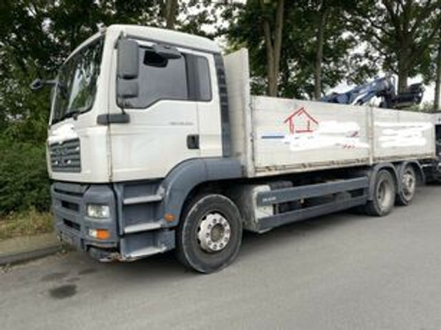 MAN 26.320 Pritsche mit Kran Tirre 170 - Camion platformă, Camion cu macara: Foto 2 MAN 26.320 Pritsche mit Kran Tirre 170 - Camion platformă, Camion cu macara: Foto 2