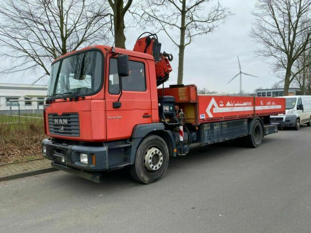 MAN ME18.284 mit Kran Not Aus Hiab 122B - Camion platformă, Camion cu macara: Foto 1 MAN ME18.284 mit Kran Not Aus Hiab 122B - Camion platformă, Camion cu macara: Foto 1