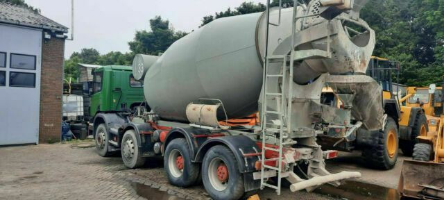 Scania P340PS 4-Achser 8x4 Betonmischer Euro:4 - Autobetonieră: Foto 3 Scania P340PS 4-Achser 8x4 Betonmischer Euro:4 - Autobetonieră: Foto 3