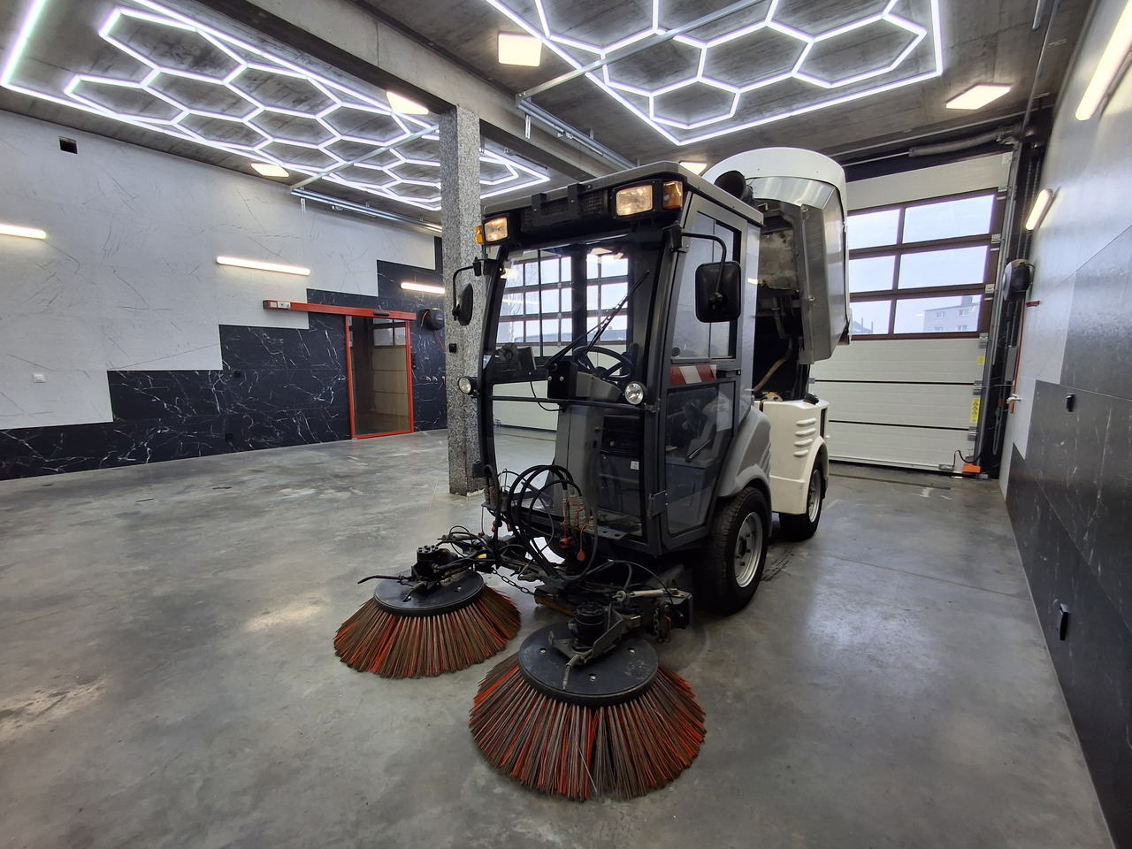 Hako Citymaster 1200 Zamiatarka Kehrmaschine Diesel - Măturătoare stradală: Foto 2 Hako Citymaster 1200 Zamiatarka Kehrmaschine Diesel - Măturătoare stradală: Foto 2