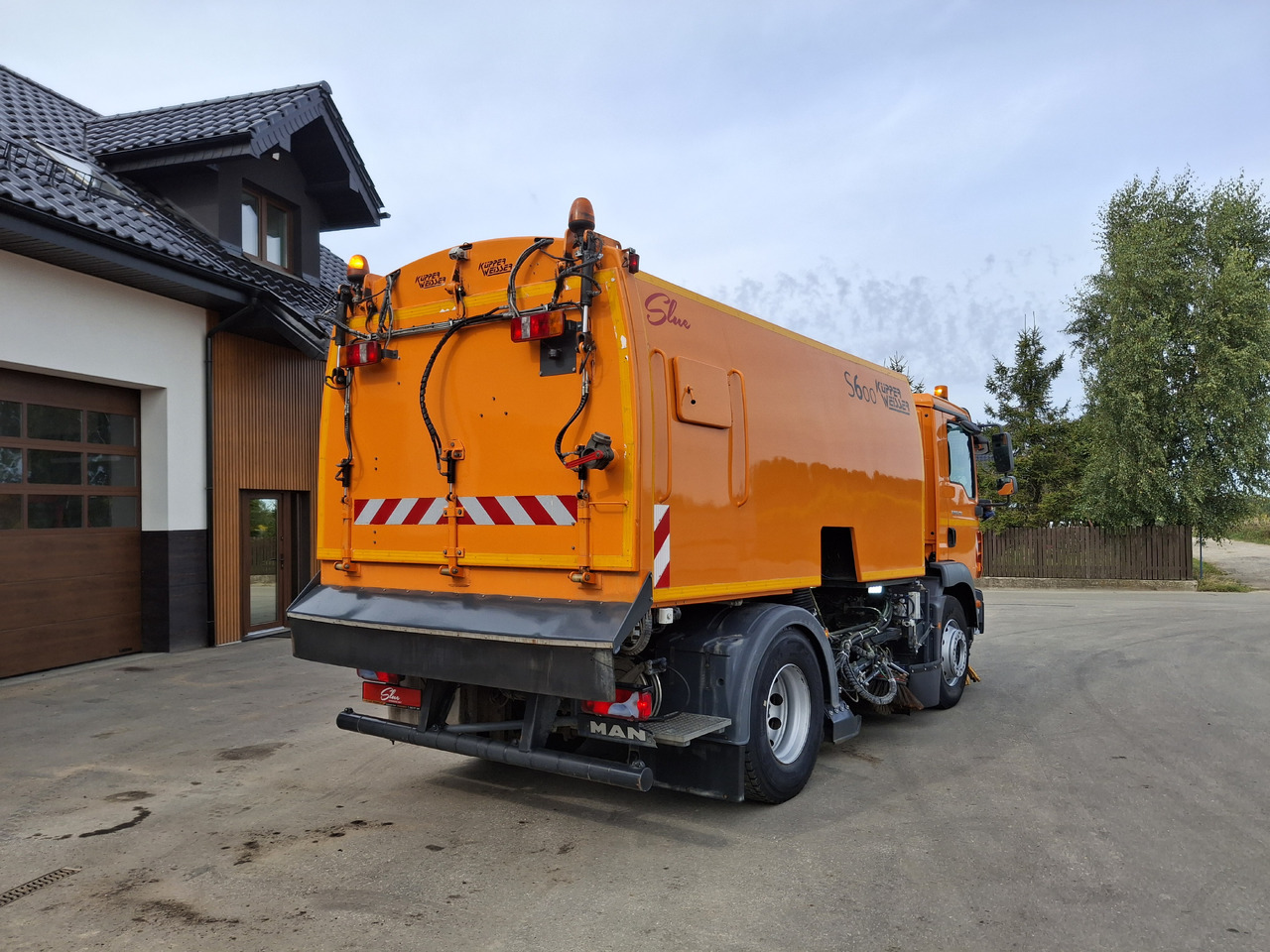 MAN TGM 18.250 Zamiatarka Kupper Weisser BROCK 2 Motoren Szczotki L/R PM10 Odchwaszczarka - Măturătoare stradală: Foto 5 MAN TGM 18.250 Zamiatarka Kupper Weisser BROCK 2 Motoren Szczotki L/R PM10 Odchwaszczarka - Măturătoare stradală: Foto 5